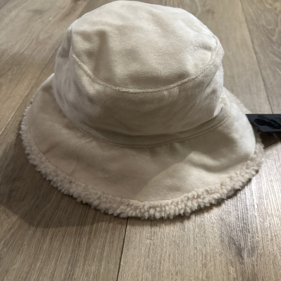 Ed Hardy Fleece Bucket Hat, Skull, Roses & Cross Embroidered Design, Beige, NEW - Picture 3 of 7